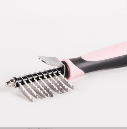 grooming kit with retractable leash.