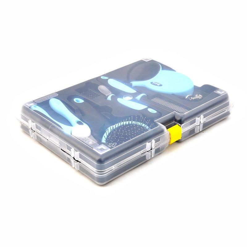 grooming kit with retractable leash.